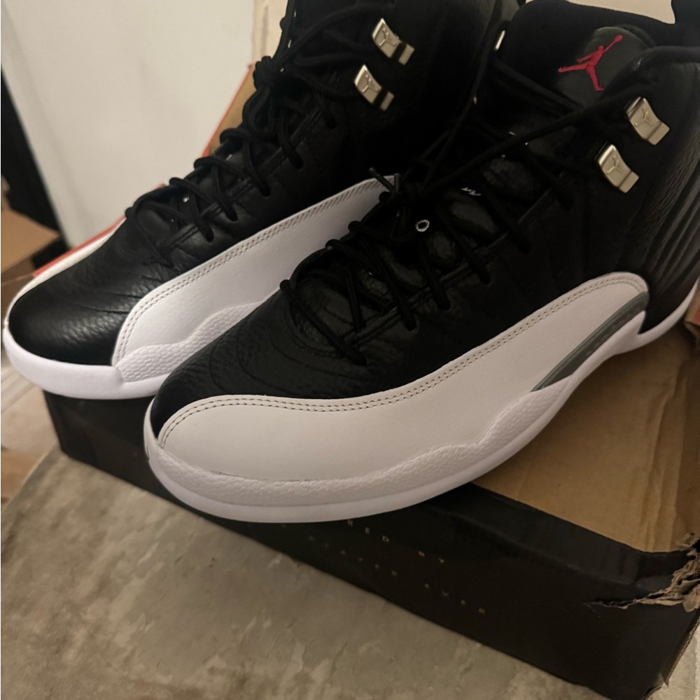 Air Jordan retro 12 play offs 2022 size 11